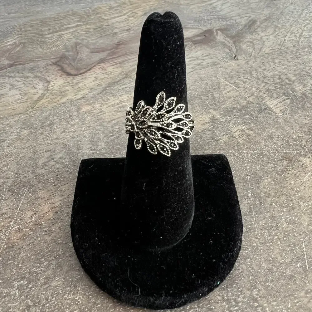 Black jewel elegant silver tone peacock cocktail statemnet ring - size 7.25